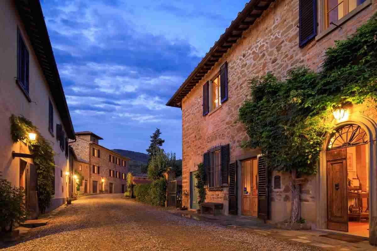 Tre borghi antichi, montagne e ruscelli