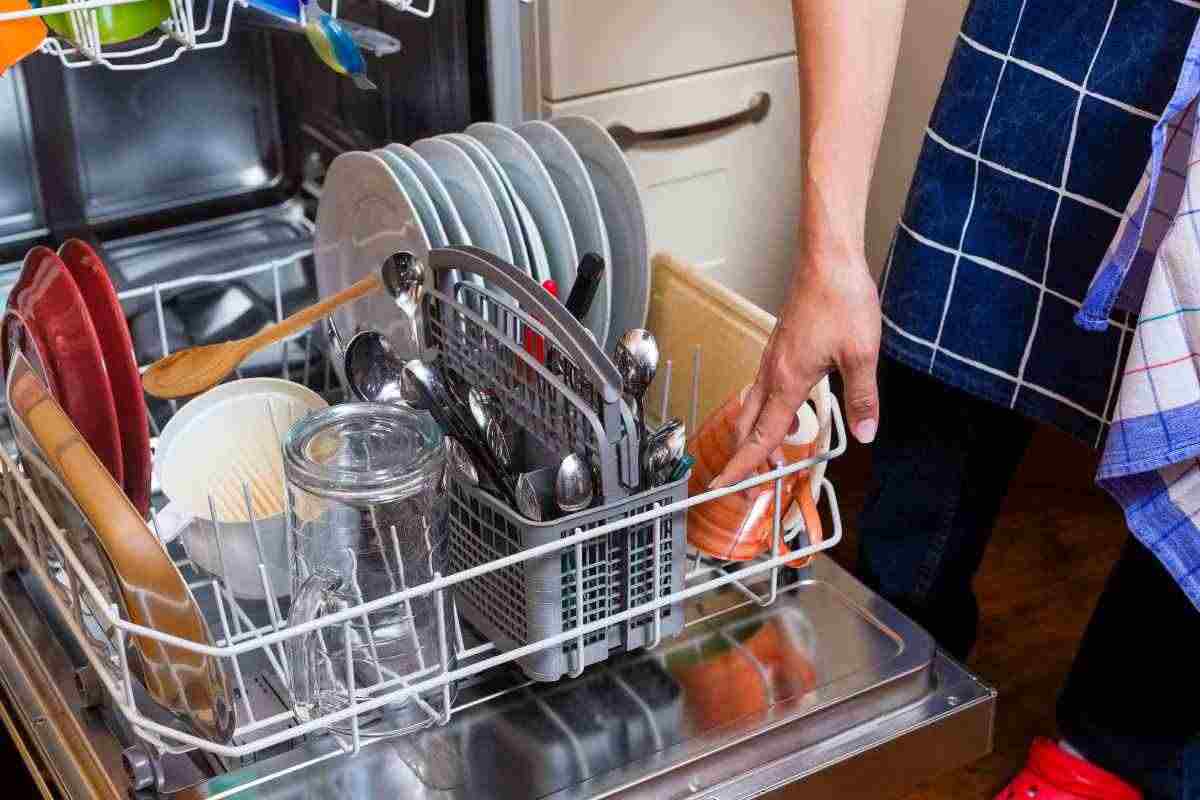 Aggiungi questo oggetto in lavastoviglie e i tuoi piatti saranno due volte più puliti