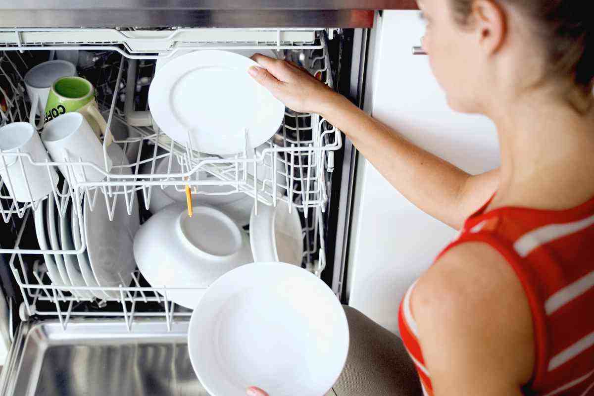 Aggiungi questo oggetto in lavastoviglie e i tuoi piatti saranno due volte più puliti, i dettagli