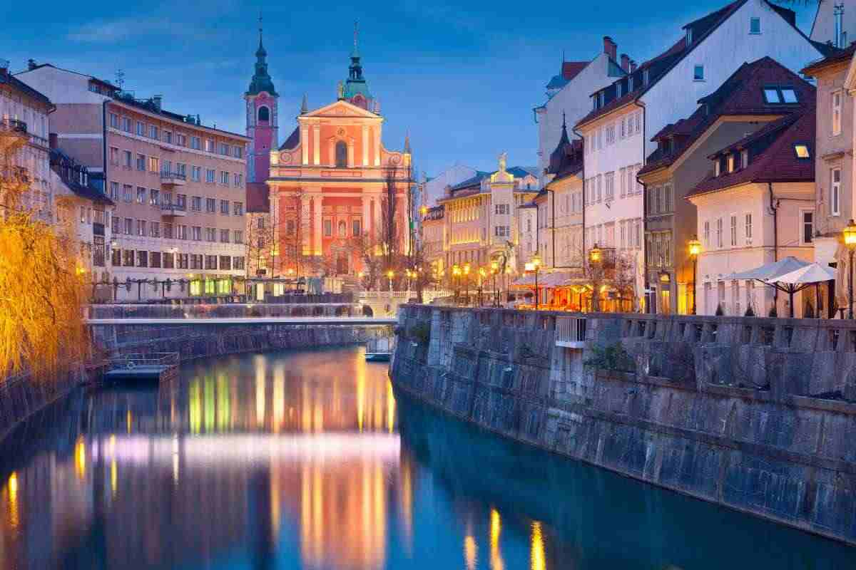 Cibi gratuiti e musei scontati: la bellissima città europea che premia i turisti educati, ecco come