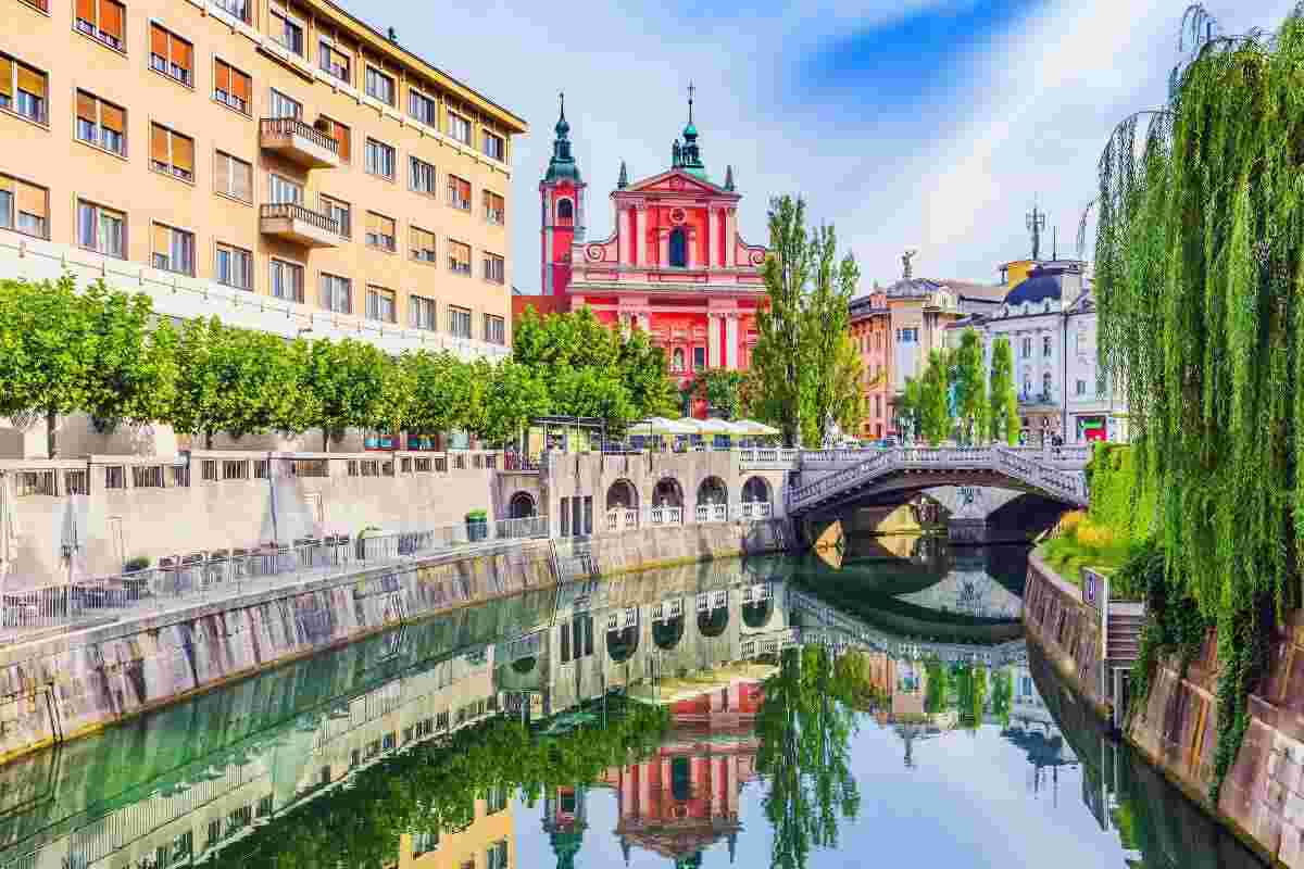 Cibi gratuiti e musei scontati: la bellissima città europea che premia i turisti educati