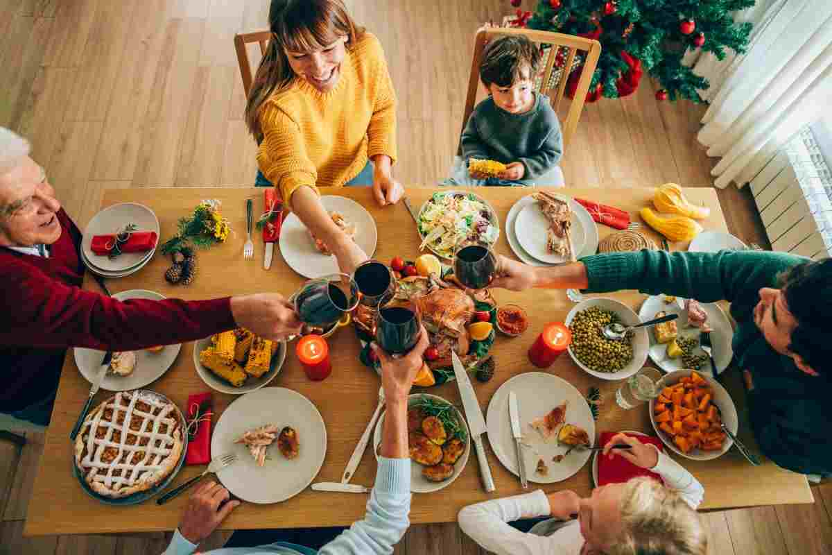 gesti sbagliati trasformano il pranzo di Natale in disastro