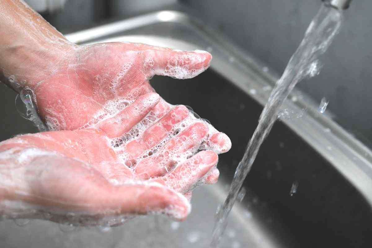 gesti sbagliati trasformano il pranzo di Natale in disastro